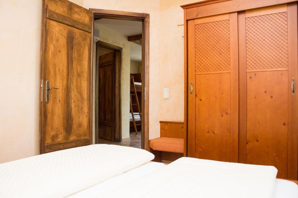 Postel nebo postele na pokoji v ubytování Hotel Casa Rustica - Eintrittskarten für den Europapark erhalten Sie garantiert über uns!