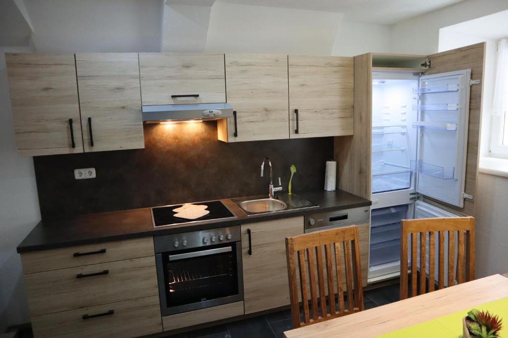Kuchyň nebo kuchyňský kout v ubytování Ferienwohnung Lenz