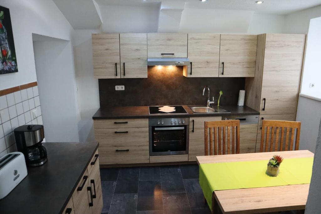 Kuchyň nebo kuchyňský kout v ubytování Ferienwohnung Lenz