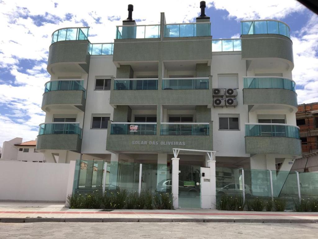  Apartamento no Condominio Solar das Oliveiras Ingleses