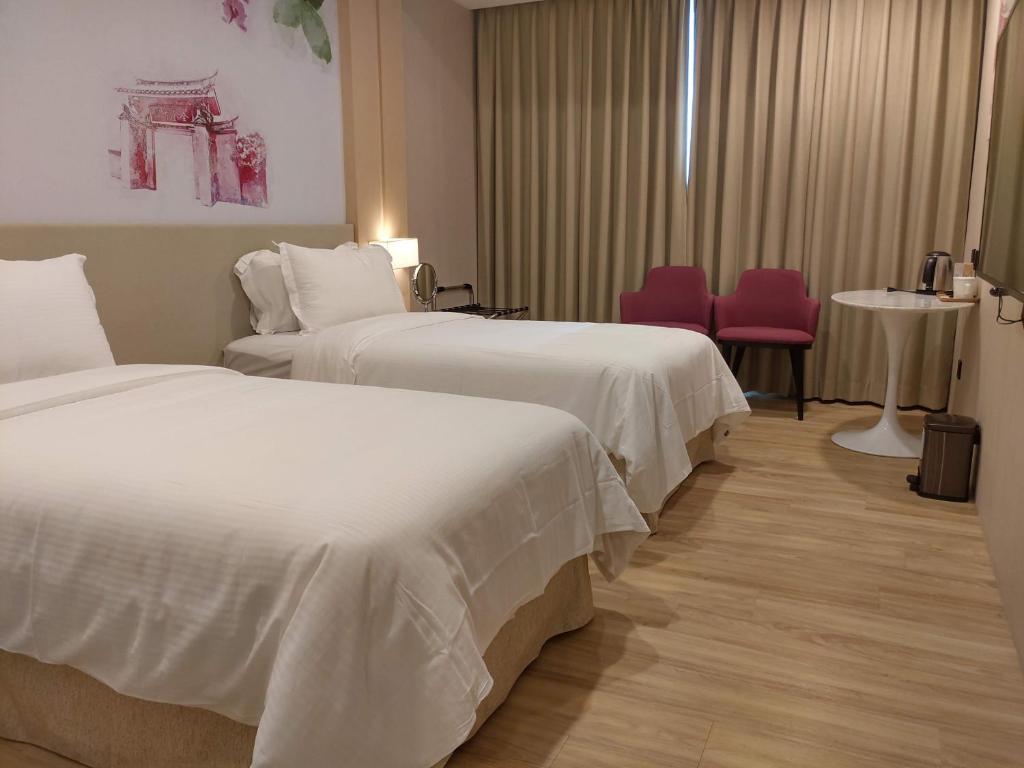 Una cama o camas en una habitación de 台南星鑽國際商旅 Hua Hotel