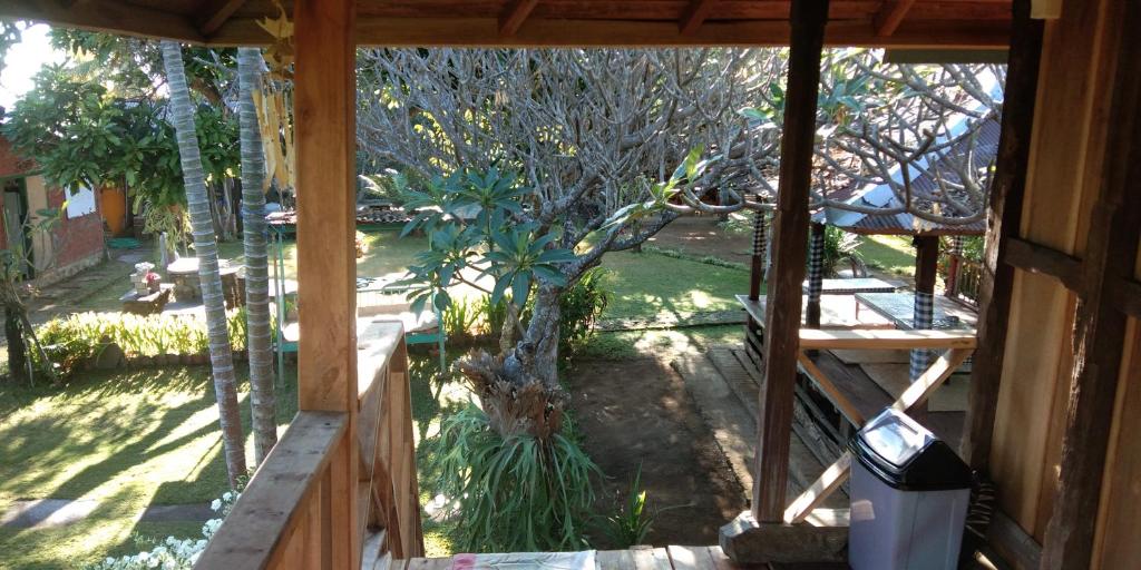 Zahrada ubytování ESA di Kubu Homestay