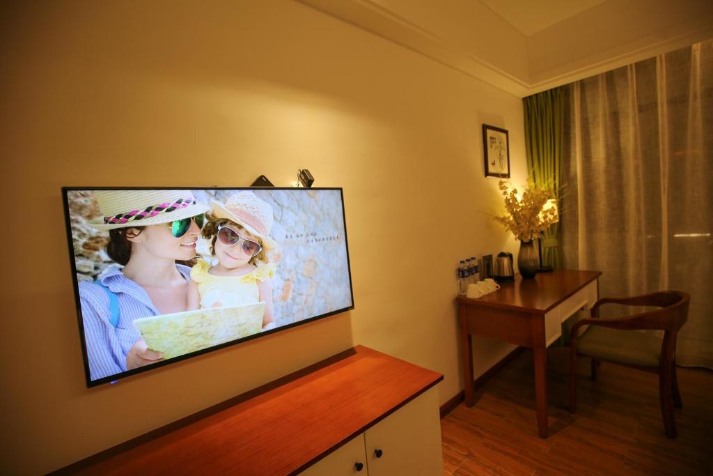 TV a/nebo společenská místnost v ubytování All Seasons Lodge