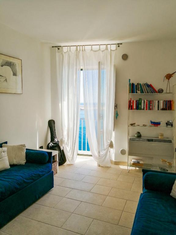A seating area at Dimora Frontemare