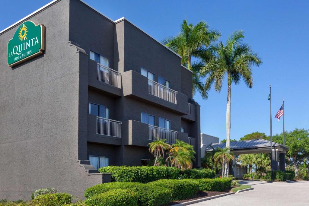 a building with a sign for a hotel at La Quinta by Wyndham Ft. Myers - Sanibel Gateway in Fort Myers