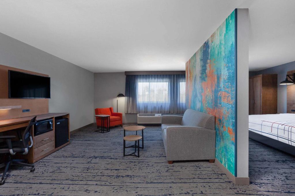 La Quinta by Wyndham Ft. Myers - Sanibel Gateway photo