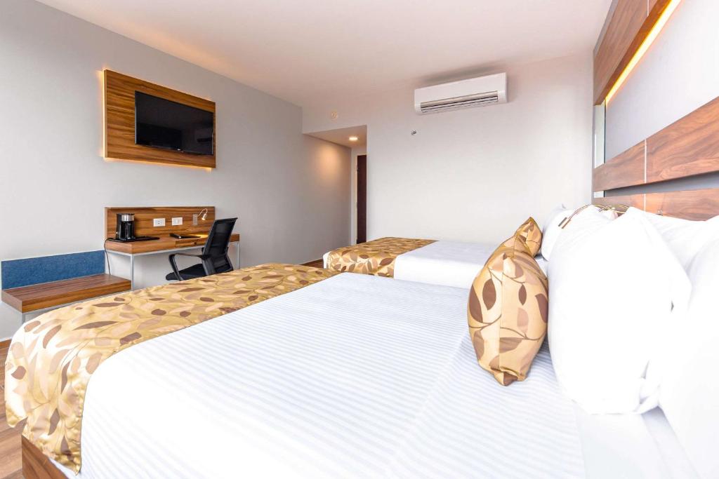 Postel nebo postele na pokoji v ubytování Sleep Inn Ciudad de Mexico Cuajimalpa