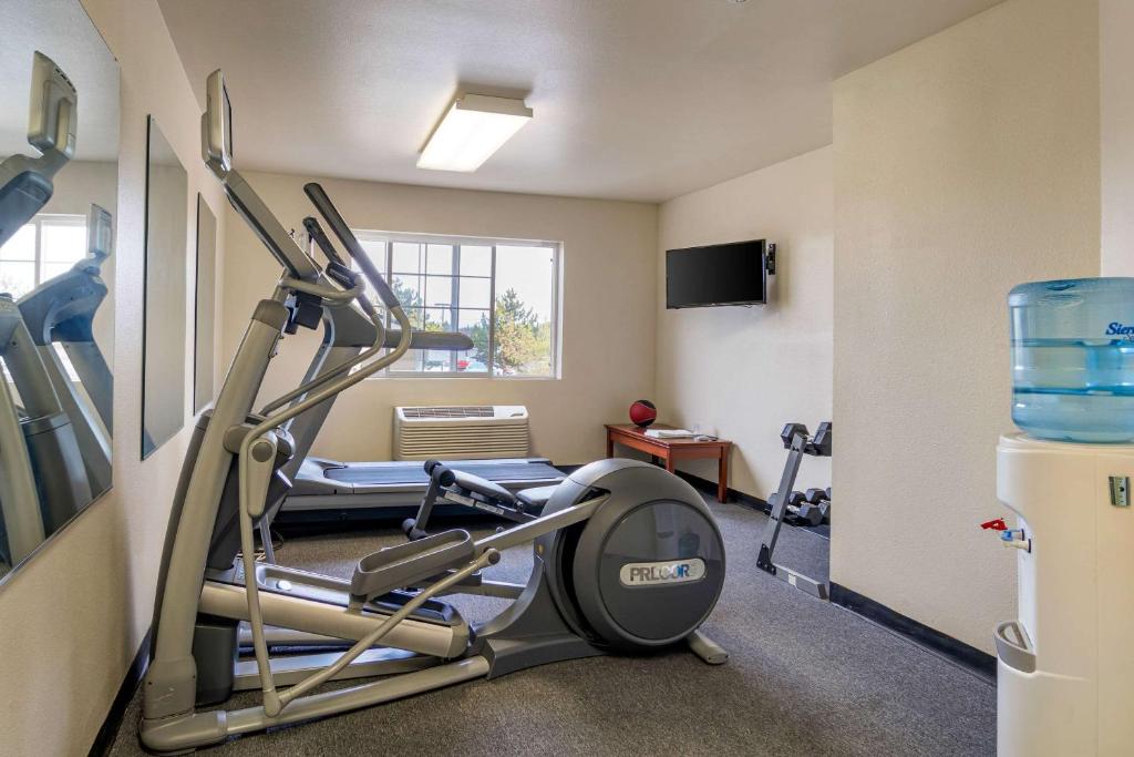 Fitness centrum a/nebo fitness zařízení v ubytování Quality Inn