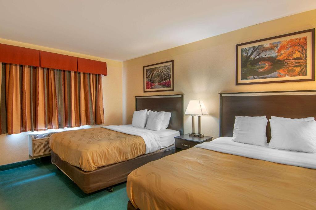Postel nebo postele na pokoji v ubytování Quality Inn