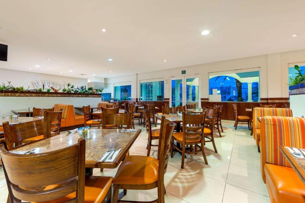 Restaurace v ubytování Comfort Inn Monterrey Norte