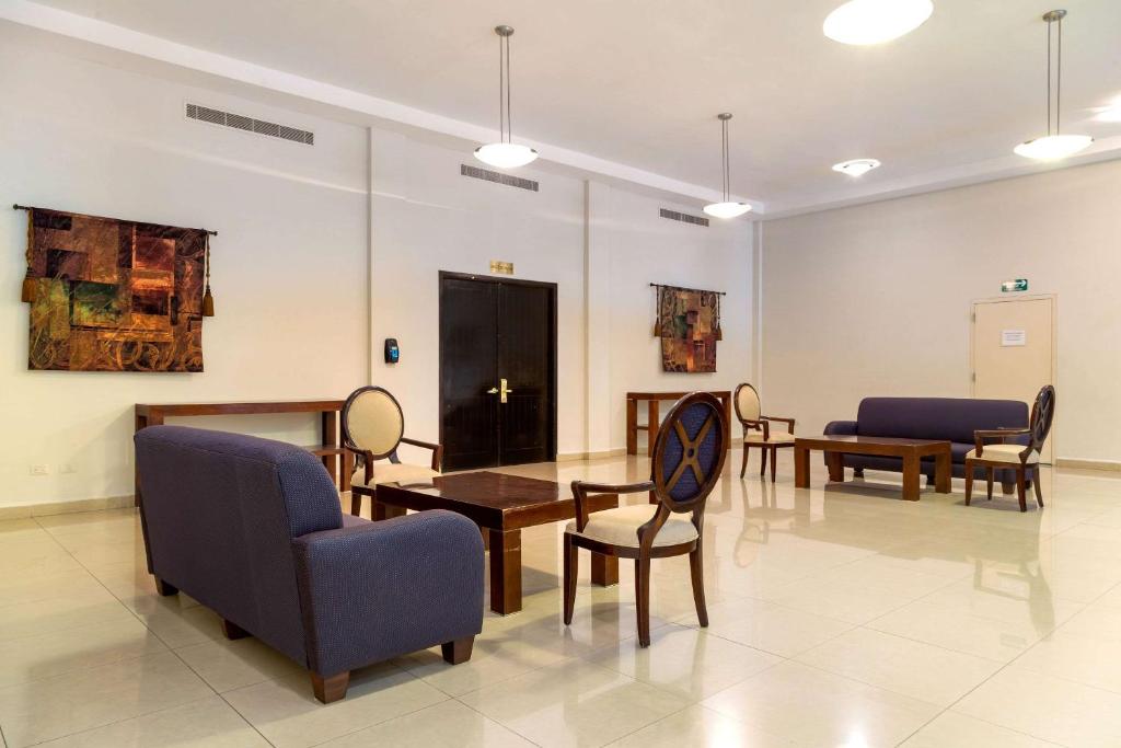 Posezení v ubytování Comfort Inn Monterrey Norte