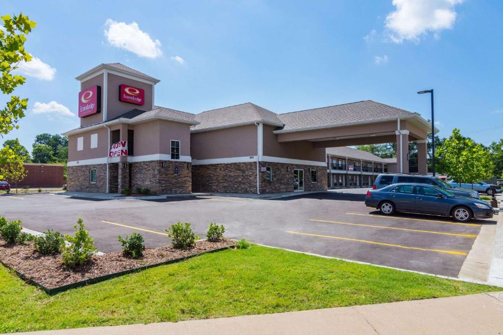 a gas station with a car parked in a parking lot at Econo Lodge Inn & Suites North Little Rock in North Little Rock