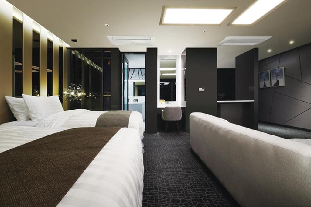 Postel nebo postele na pokoji v ubytování Jeongseon JS GRAND PALACE Hotel
