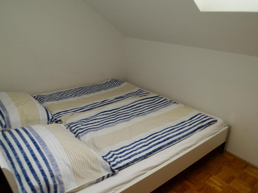 Postel nebo postele na pokoji v ubytování Apartments Laura FARM STAY