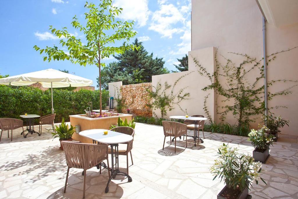 Patio alebo iná vonkajšia časť ubytovania Boutique Hotel Petit Sant Miquel