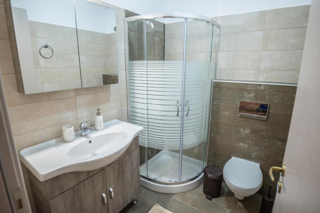 Koupelna v ubytování Camping & Rooms Kariotes