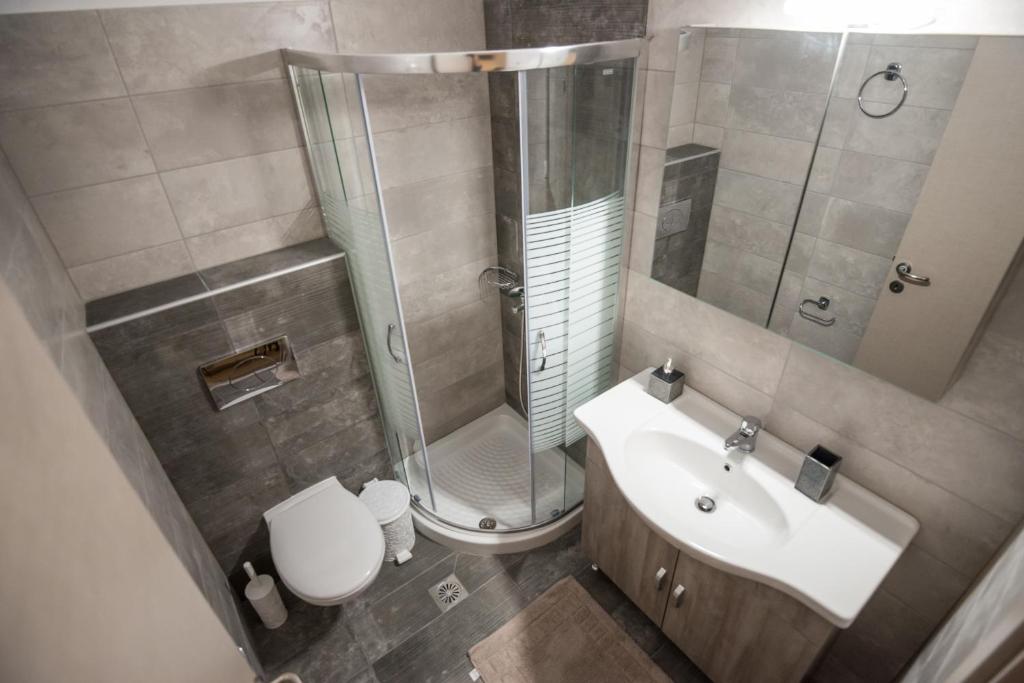 Koupelna v ubytování Camping & Rooms Kariotes