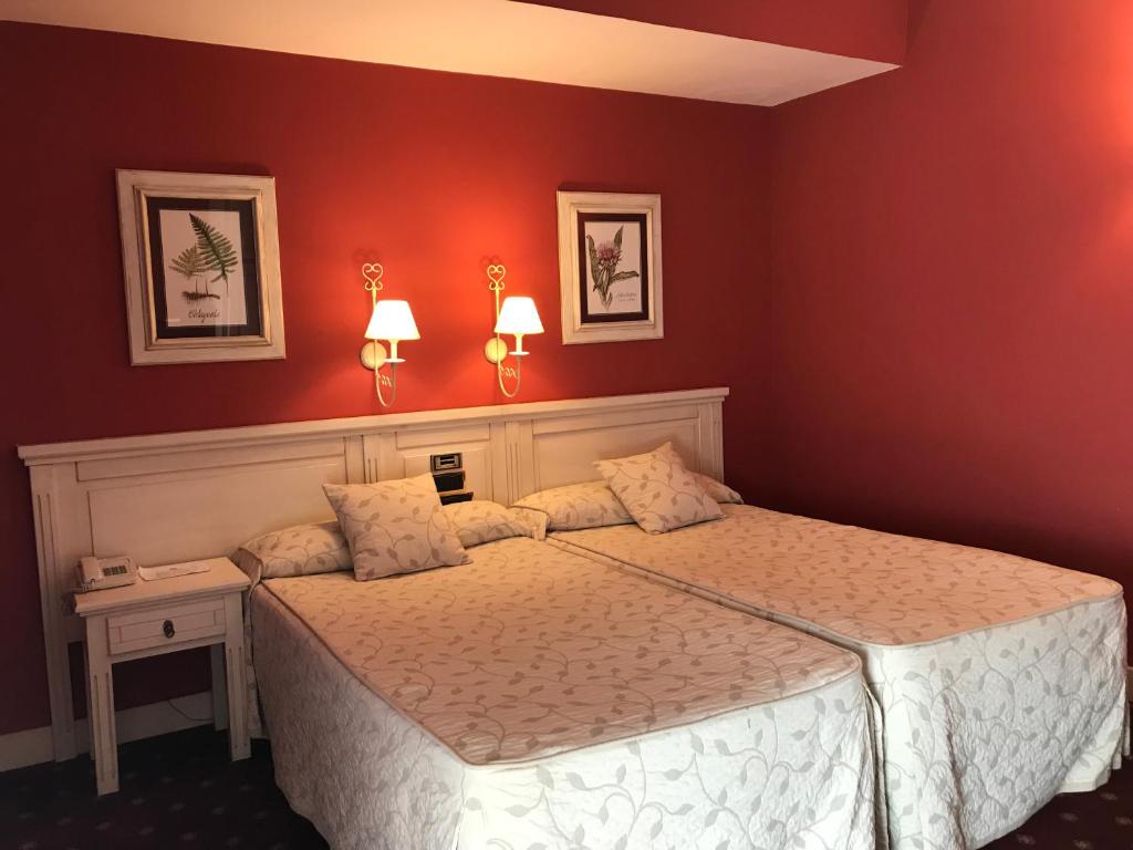 Postel nebo postele na pokoji v ubytování Hotel Leonor Mirón