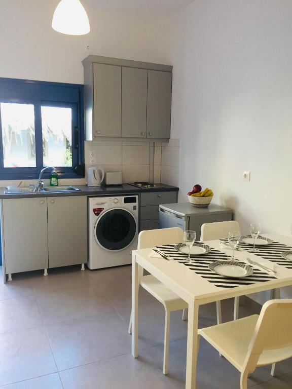 Kuchyň nebo kuchyňský kout v ubytování Finiki Seaside Apartment