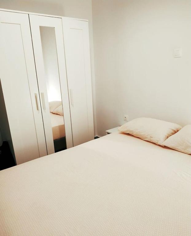 Postel nebo postele na pokoji v ubytování Finiki Seaside Apartment