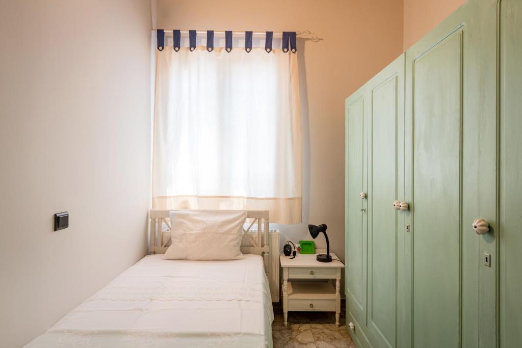 A bed or beds in a room at Kiko, the Coastline house