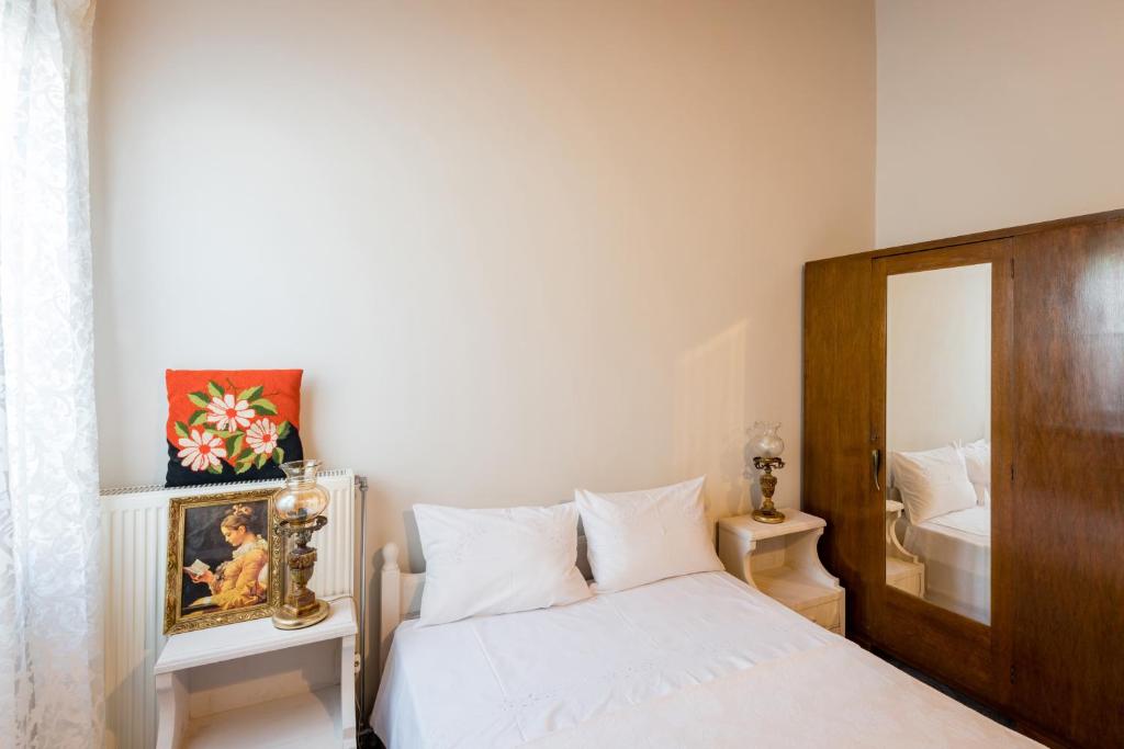 A bed or beds in a room at Kiko, the Coastline house