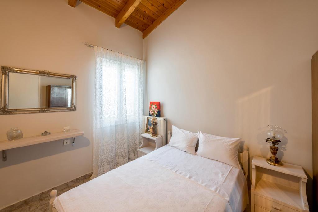 A bed or beds in a room at Kiko, the Coastline house