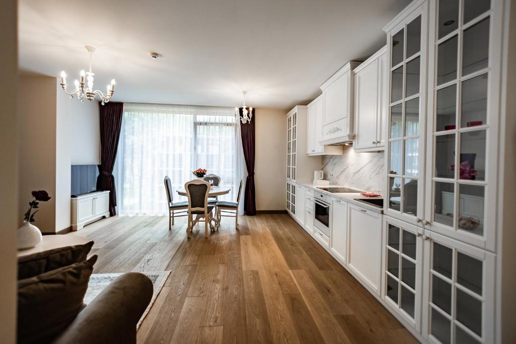 Kuchyň nebo kuchyňský kout v ubytování FoRest Apartments