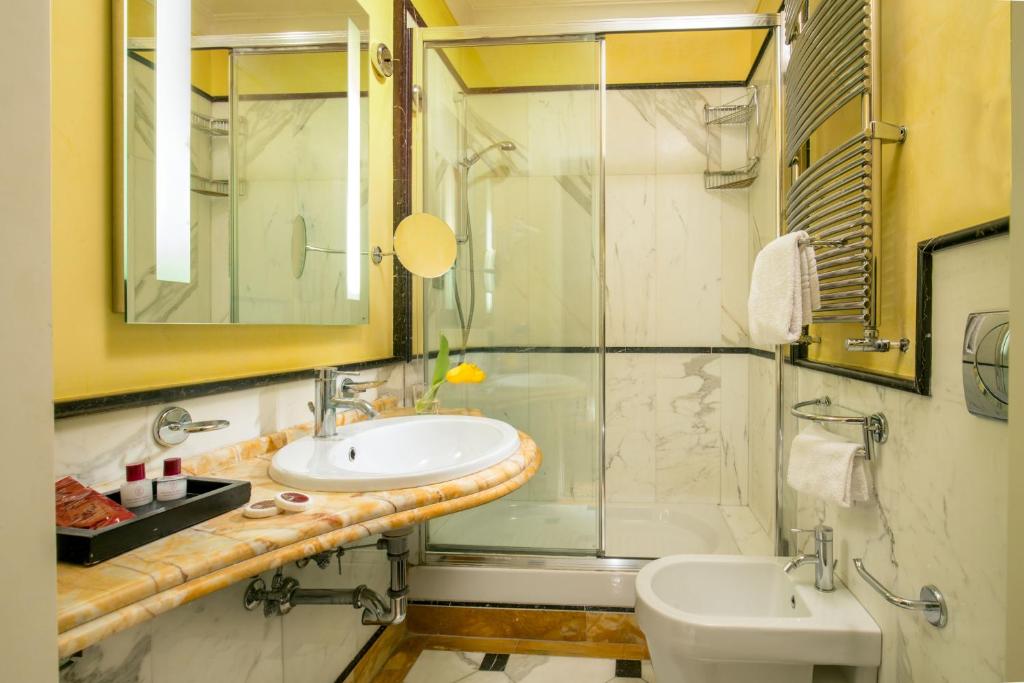 Kúpeľňa v ubytovaní Suite Opera Rooms