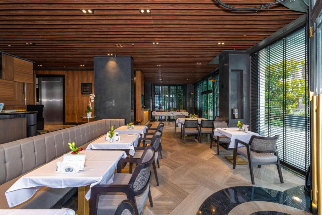 A seating area at Opale Hotel