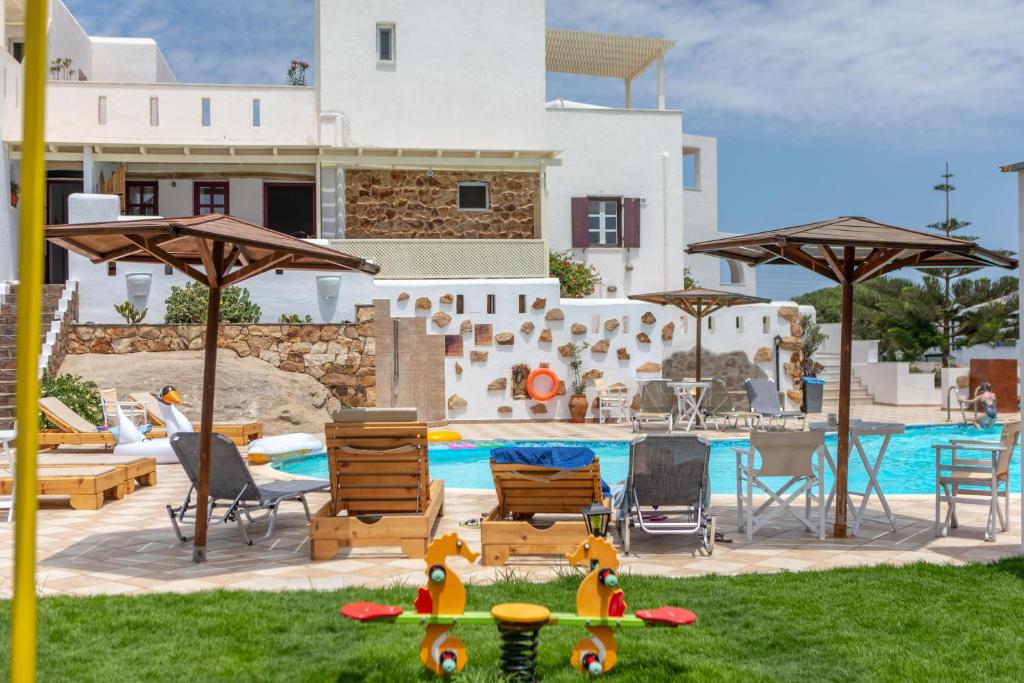 Bazén v ubytovaní Naxos Kalimera Apartments alebo v jeho blízkosti