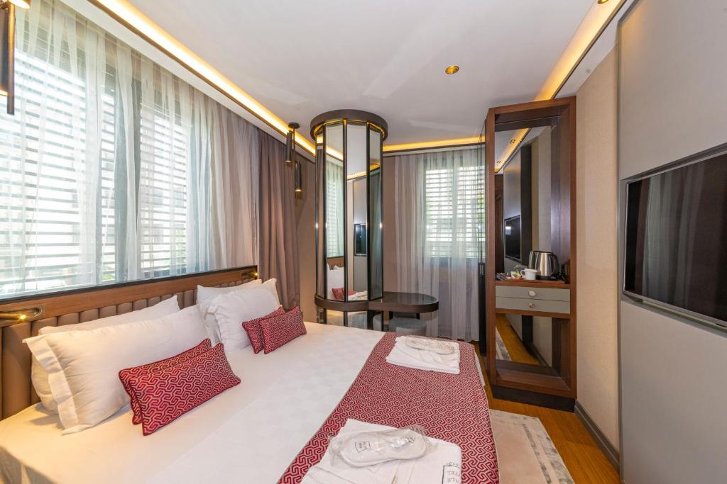 A bed or beds in a room at Opale Hotel