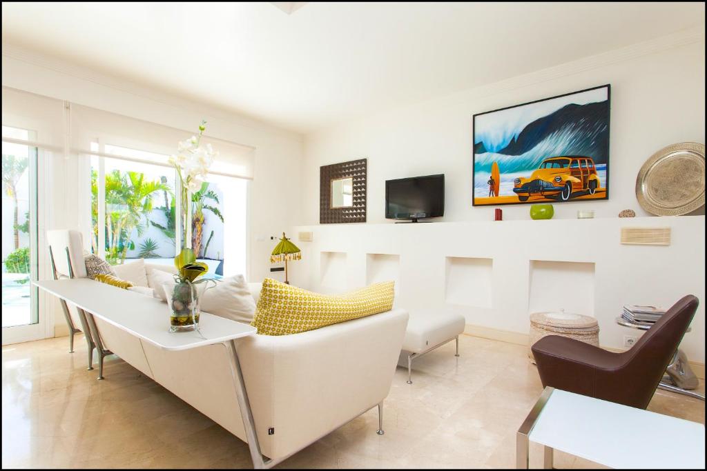 Posedenie v ubytovaní KATIS Villas Boutique in Bahiazul
