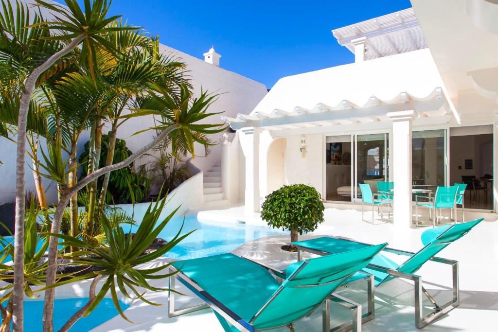 Bazén v ubytovaní KATIS Villas Boutique in Bahiazul alebo v jeho blízkosti