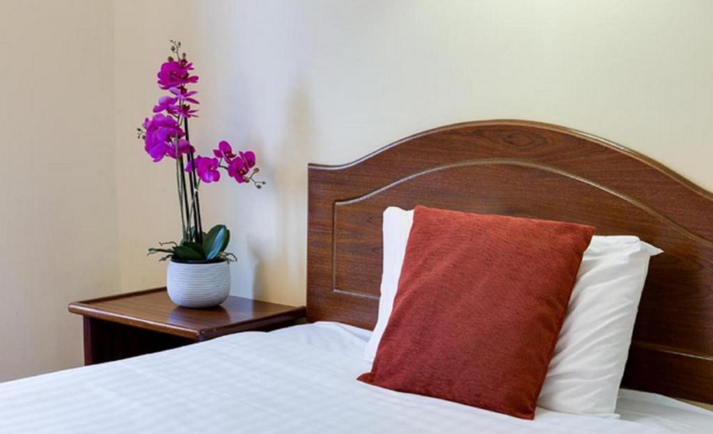 Cama o camas de una habitación en Oranmore Lodge Hotel Conference And Leisure Centre Galway