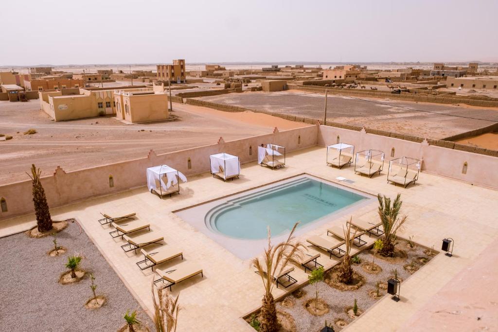 Bazén v ubytování Riad Chebbi nebo v jeho okolí