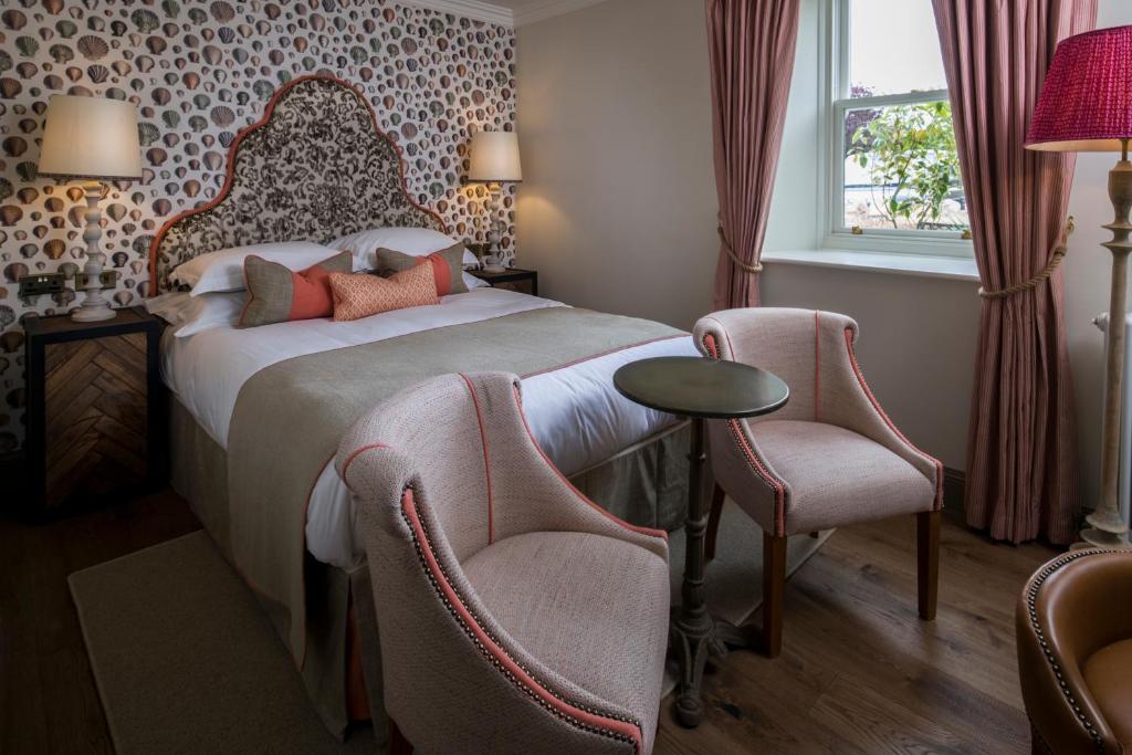 Кровать или кровати в номере Beadnell Towers Hotel