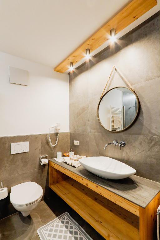 Koupelna v ubytování Naturhotel Miraval