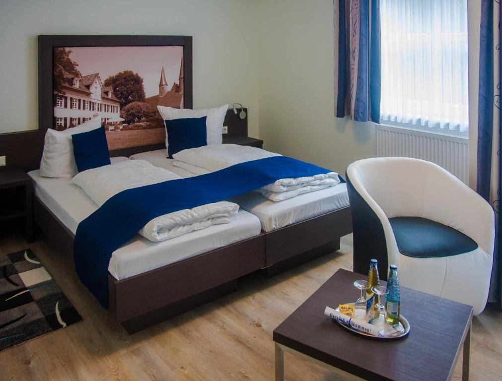 Postel nebo postele na pokoji v ubytování Hotel & Restaurant Schaumburger Ritter, Rinteln