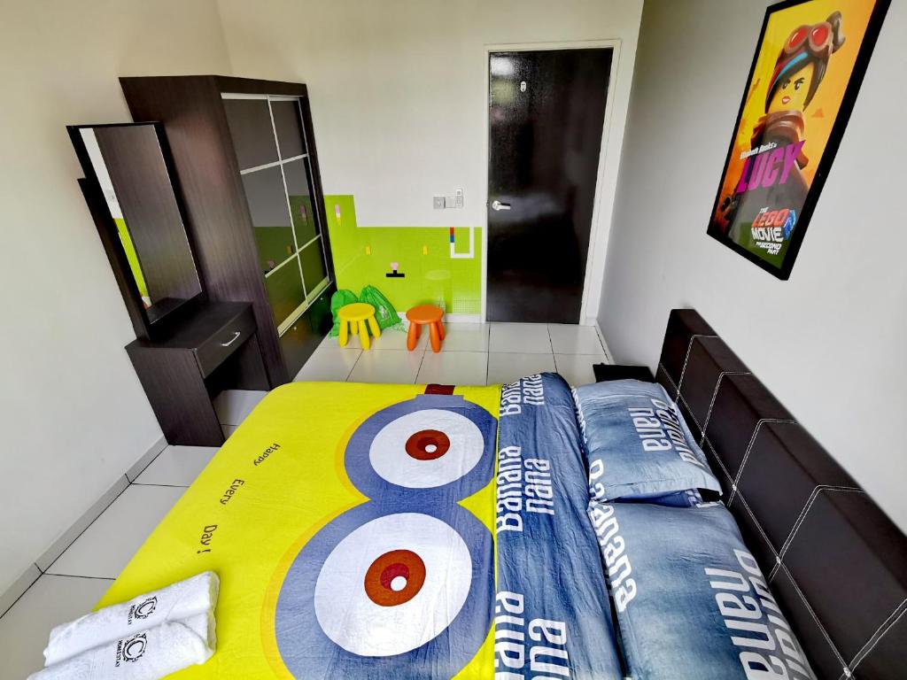 Postel nebo postele na pokoji v ubytování 0803 Family Suites Bukit Indah TVbox Wifi Games Toy