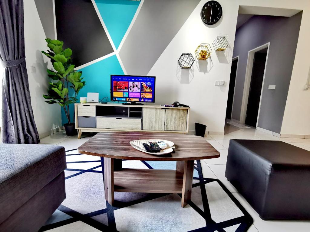 TV a/nebo společenská místnost v ubytování 0803 Family Suites Bukit Indah TVbox Wifi Games Toy
