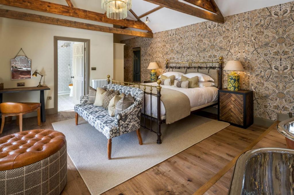 Кровать или кровати в номере Beadnell Towers Hotel