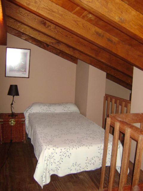 Łóżko lub łóżka w pokoju w obiekcie Apartamentos Dos Robles