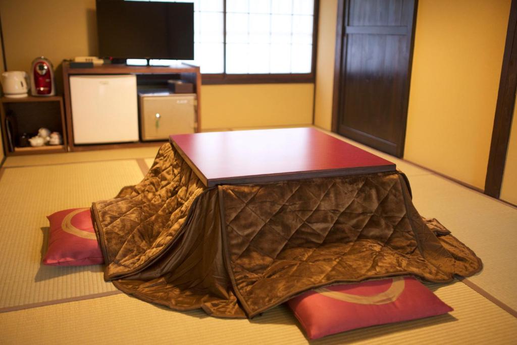 TV a/nebo společenská místnost v ubytování Hakone Onsen Yuyado Yamanoshou