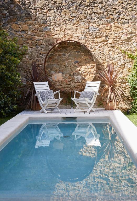 Bazén v ubytování Llimona Suites - Adults Only nebo v jeho okolí