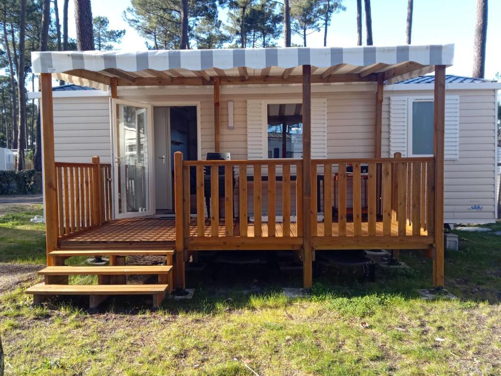 Campground MOBIL HOME DUNES DE CONTIS, Saint-Julien-en-Born, France -  Booking.com