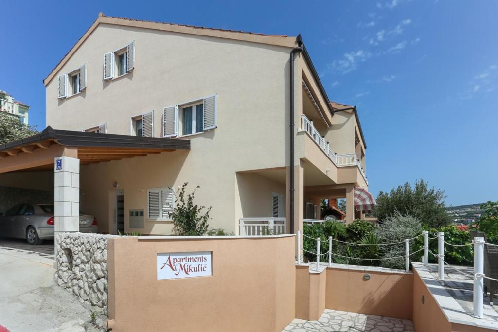 Budova, v ktorej sa apartmán nachádza