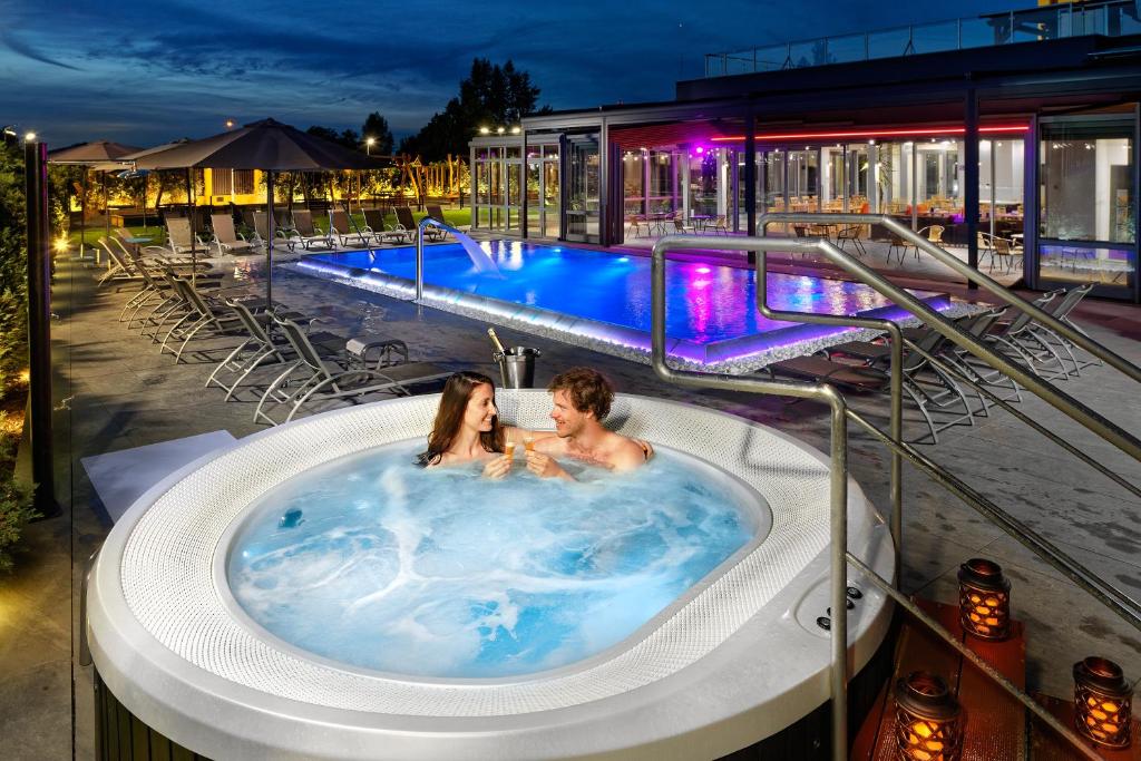 Bazén v ubytování Hotel Aura Design & Garden Pool nebo v jeho okolí