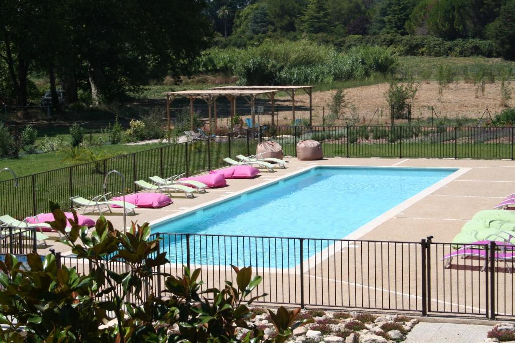 Zdjęcie z galerii obiektu Gîtes avec Piscine et Jacuzzi au Mas de Cadoule w mieście Saint-Just