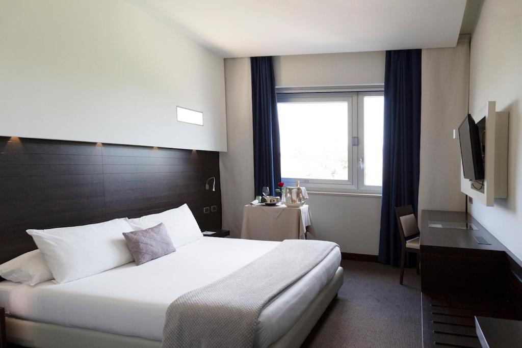 Postel nebo postele na pokoji v ubytování Hotel Selene Pomezia